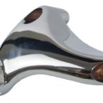 SUPORTE PEDALEIRA TRASEIRA HARLEY 883 1200 (04-13) CROMADA DIREITA*